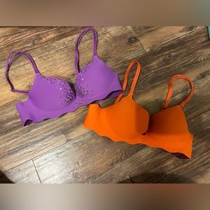 2 Victoria’s Secret very sexy secret embrace bras size 32b